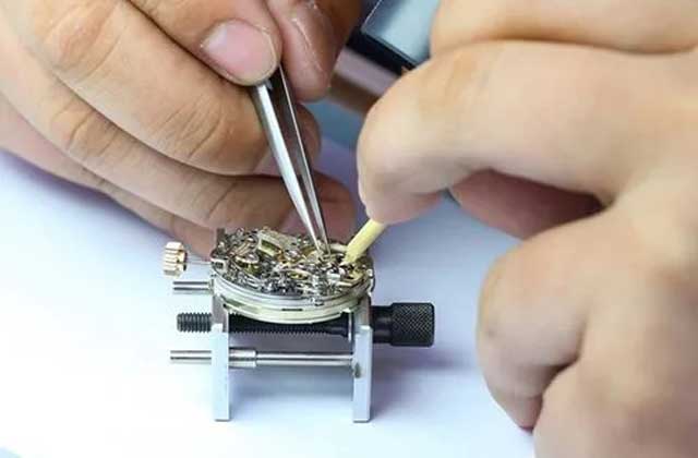 温州罗杰杜彼名表维修站